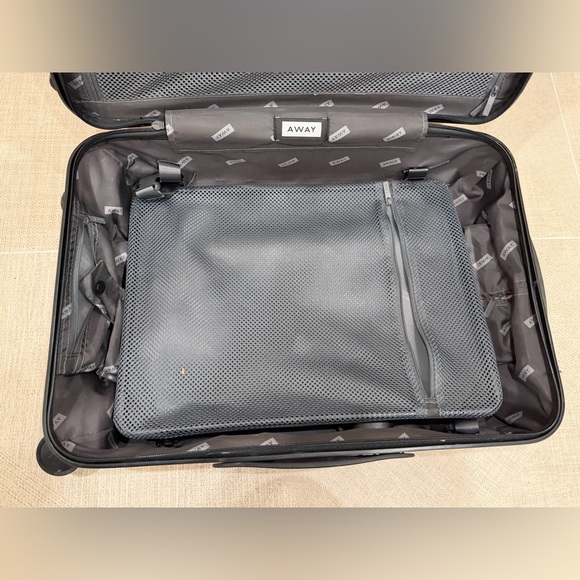 Away Blush Pink Bigger Carry on Luggage - Picture 10 of 11